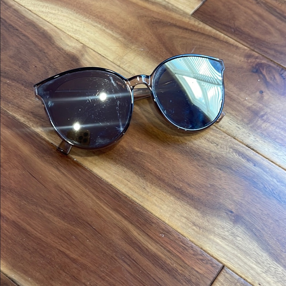 Chic Black Sunglasses